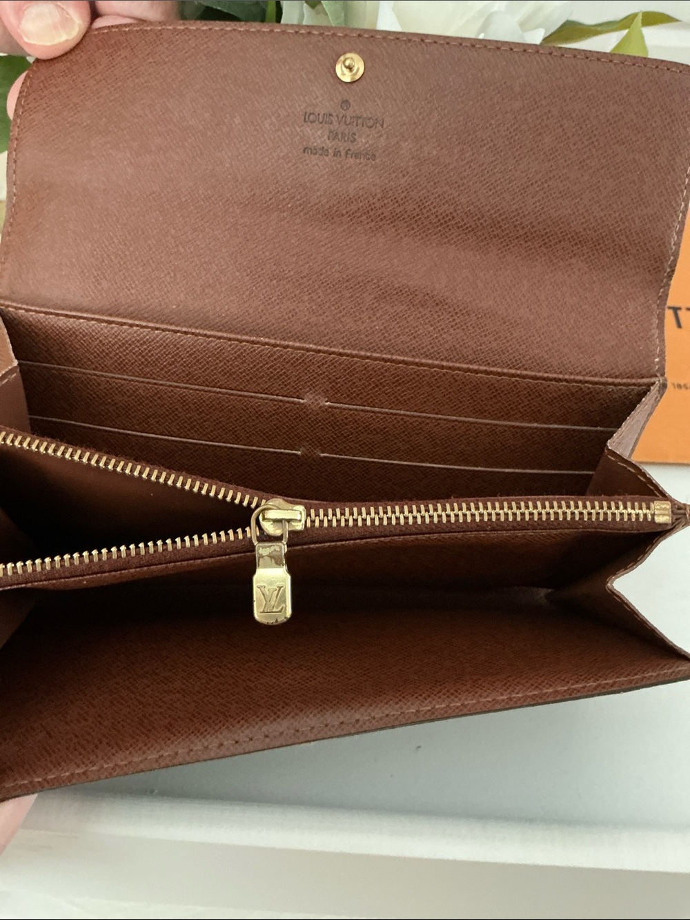 LOUIS VUITTON AUTHENTIC Monogram Clutch Wallet
W/Unbranded Chain & Insert - Picture 4 of 10